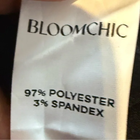 BloomChic Black Cropped Wide-Leg Pants with Laser-Cut Hem size 22-24 - NWT - Picture 5 of 9